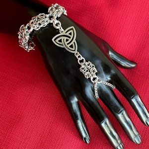 Handmade maille links celtic knot trisquel triquetra trinity charm bracelet